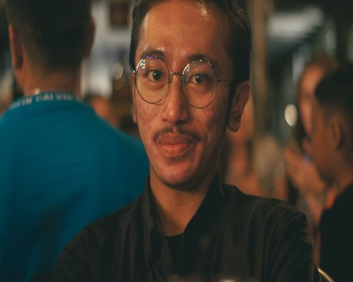 Portrait of asian man wearing glasses